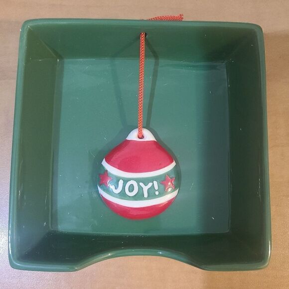 Dei Dennis East International Ceramic Christmas Ornament - Picture 1 of 4
